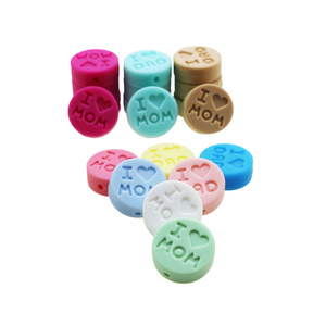 Perles en silicone de qualité alimentaire sans BPA en gros SYBBeads Perles de dentition pour bébé avec lettres 'J'aime Maman/Papa' 18*7.2mm 33 couleurs LFGB - Product Image 6