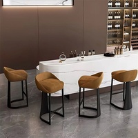 Chaise de bar haut de gamme de luxe léger, avec structure métallique épaissie, design moderne, tabouret de caisse de réception, dossier haut en tissu, pour salon