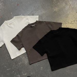 Produttore OEM di <span class=keywords><strong>Abbigliamento</strong></span>, T-Shirt Oversize in Cotone Pesante 320g con Vestibilità Ampia, Logo Personalizzato, Maglietta Neutra per Uomo con Stampa - Product Image 3