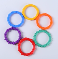 Hochwertige Kunststoff-Baby ringe Hängender Kinderwagen Babys pielzeug Kunststoff-O-Ring Kunststoff ring zum Aufhängen von Spielzeug Kunststoff-Babys pielzeug
