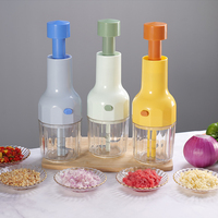 Handmatige plastic eco-vriendelijke mini-voedselprocessor/hakselaar voor fruit, groenten, knoflook, uien en peper, 450 ml capaciteit