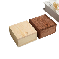 Piccola scatola di immagazzinaggio su misura quadrata in legno di pino con coperchio scorrevole, scatole da imballaggio regalo per affari lucidate