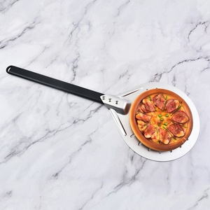 Spatule à pizza ronde perforée en aluminium anodisé avec manche en bois pour utilisation au four, transfert de pizzas et gâteaux et cuisson - Product Image 4