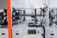 Équipement de chantournage à changement rapide pour usine de persiennes et de lames de stores, avec réglage sans outil