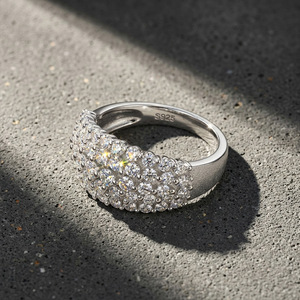 Anillo de cóctel de lujo para mujer, chapado en oro de 18 quilates, con moissanita, engaste pavé, corte brillante redondo, banda de plata 925, joyería de boda - Product Image 5