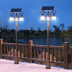 Lampadaire Solaire de Jardin à Double Lampe en Laiton, LED Blanc Chaud 2700K, Abat-jour en Verre, IP66, Capteur de Mouvement, 10 Ans de Garantie - Product Image 4