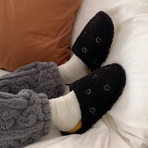 XIXITIAO Pantoufles en peluche style coréen avec visage souriant pour couple, pantoufles d'intérieur chaudes et antidérapantes pour l'hiver, pantoufles confortables pour femmes et hommes - Product Image 5