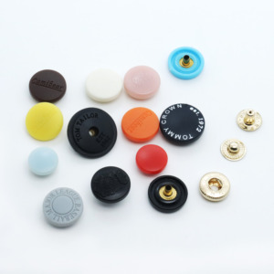 לוגו מותאם אישית לייזר פלסטיק לחץ הצמד כובע כפתור כובע 12 מ "מ ו 15 מ" מ - Product Image 3