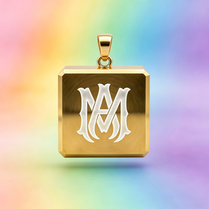 Pendentif personnalisé en alliage de cuivre arc-en-ciel haut de gamme, breloque métallique gravée, à porter sur la poitrine ou à suspendre à la voiture, cadeau personnalisé - Product Image 1