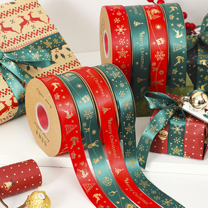 Cinta de Raso Navideña LINGKAI con Estampado de Copos de Nieve Rojos y Verdes y Renos en Dorado para Envolver Regalos de Navidad - Product Image 3