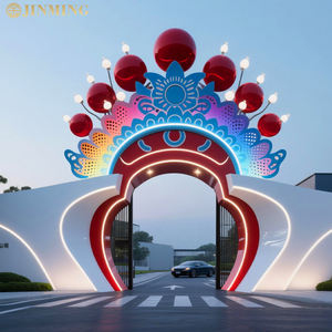 Una gran escultura de fibra de vidrio de una corona de Fénix y un adorno de escultura de ópera china tradicional - Product Image 2