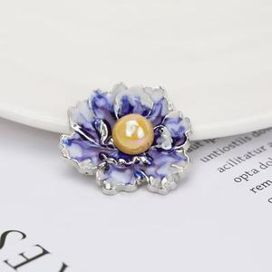 Großhandel Bulk Custom Design Weiche Emaille Blume für Anstecknadel vergoldet Metall Logo - Product Image 4