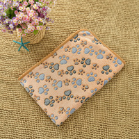 Vente chaude toutes saisons couverture pour animaux de compagnie épaissie flanelle patte impression conception pour chats chiens Corall polaire animal haut fournitures pour animaux de compagnie