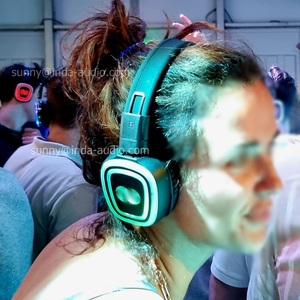 Cuffie Silent Disco Personalizzabili RF890 con Audio HI-FI, Cuffie per Feste Silenziose con 12 Ore di Autonomia Reale - Product Image 2