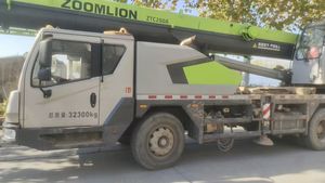 Grúa sobre Camión Zoomlion 2020 de 25 Toneladas Modelo ZTC250A con Pluma de 5 Secciones (41 m de Longitud), Motor y Bomba Incluidos - Product Image 2