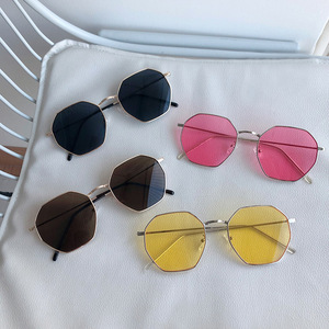 Gafas de Sol Irregulares Qianai con Marco Dorado, Lentes con Película Roja Rosa, Protección UV400, Unisex, Tipo 3, Lentes AC - Product Image 5