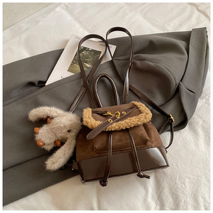 <span class=keywords><strong>Zaino</strong></span> da <span class=keywords><strong>donna</strong></span> in pelliccia <span class=keywords><strong>di</strong></span> agnello con coulisse in <span class=keywords><strong>pelle</strong></span> PU color caramello, personalizzabile con logo, texture avanzata, modello 2026 - Novità - Product Image 6