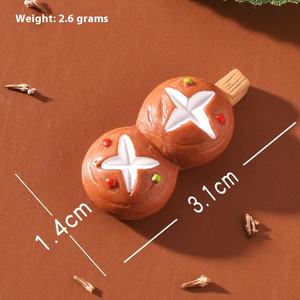 Venta al por mayor de pinchos pequeños micropaisaje de resina de escritorio pequeño ornamento simulación de perro caliente alas a la parrilla brochetas de maíz ornamento - Product Image 6