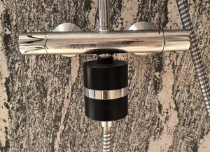 ตัวกรองฝักบัวโลหะผสมไทเทเนียมอะลูมิเนียม ตัวกรองฝักบัวใยคาร์บอนที่เป็นมิตรต่อผิวหนัง ช่วยกำจัดคลอรีน โลหะหนัก และสารตะกั่ว - Product Image 6