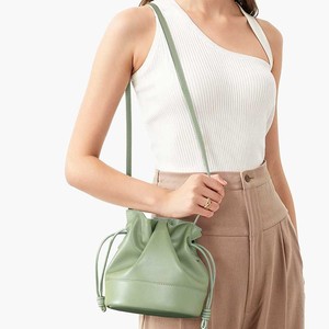 Nouveau <span class=keywords><strong>sac</strong></span> fourre-tout étanche pour femmes <span class=keywords><strong>sac</strong></span> à cosmétiques <span class=keywords><strong>sac</strong></span> à bandoulière en <span class=keywords><strong>cuir</strong></span> portable à la mode Logo personnalisé - Product Image 2