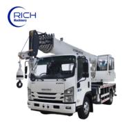 Grue mobile hydraulique ISUZU KV600 de 8 tonnes avec flèche de 28 m pour travaux de signalisation sur toiture, panneaux publicitaires extérieurs et aménagement paysager