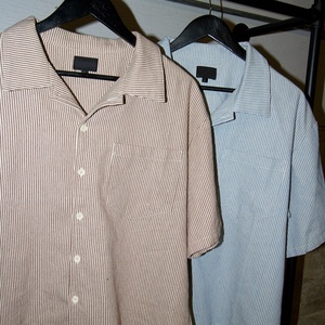 เสื้อเชิ้ตผู้ชายแขนสั้นแบบสบายๆ ดีไซน์ล่าสุด ตัดเย็บอย่างประณีต กระดุมติด 100% โพลีเอสเตอร์ - Product Image 3