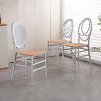 Chaises de salle à manger en plastique empilables extensibles modernes minimalistes blanches en PP bon marché en gros pour la maison, le bar, le bureau à domicile, la salle à manger