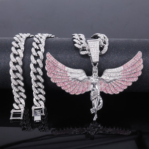 Colgante de Alas de Arcángel Europeo Americano con Incrustaciones de Diamantes y Cadena Cubana de Aleación Totalmente Adornada con Diamantes <span class=keywords><strong>para</strong></span> Hombre - Venta al por Mayor - Product Image 2
