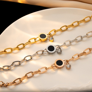 Bracelet chaîne plaqué or avec fermoir à chiffres romains et pendentif en cristal, bijou unisexe de style classique, cadeau - Product Image 4