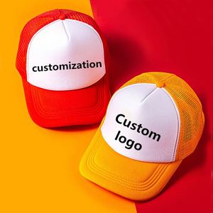 Casquettes de camionneur vierges personnalisables avec logo imprimé, casquettes en maille à 5 panneaux et casquettes de baseball vierges en maille et mousse pour sublimation - Product Image 1