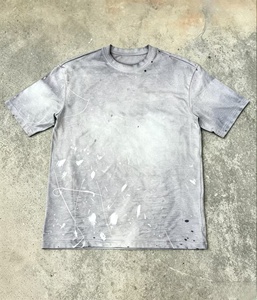 T-shirt en coton gris à manches courtes et col rond pour homme, peint à la main, style streetwear, coupe classique, tricot jersey - Product Image 1