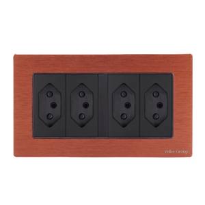 Enchufe de Pared Doble con Panel Táctil de Tres Tomas, Estándar Brasileño, Material para PC, con Protección IP20 - Product Image 1