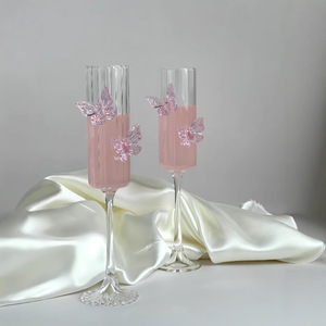 Magnifique Verre à Cocktail et Champagne en Cristal Papillon Penché de Haute Qualité, Design Moderne pour Événements Festifs - Product Image 3