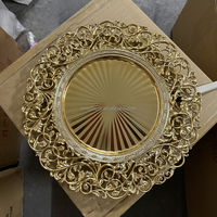 Assiettes de présentation en PP de luxe dorées, de haute qualité, durables et réutilisables, à motif ajouré, pour mariages et fêtes - Vente en gros SMS