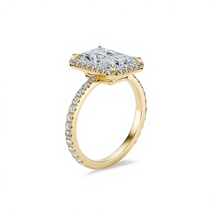 Anillo de Oro Amarillo de 14K con Diamante Radiante Cultivado en Laboratorio de 3CT, Engaste de Puntas, Banda Pavé, Joyería de Lujo para Compromiso Nupcial - Product Image 4