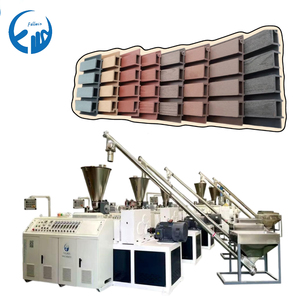Ligne d'extrusion entièrement automatique pour panneaux muraux en PE WPC (bois-plastique) pour revêtements de sol extérieurs et décoration intérieure, machine extrudeuse de plastique - Product Image 1