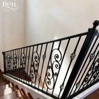 Rampe en métal découpée au laser anti-rouille sur mesure, balustrade d'escalier en fer forgé sur mesure pour villa, cour, hôtel, maison