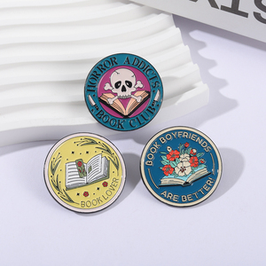 Horror Addicts Book Club Skull Broche Esmalte Pins Libro personalizado Novios Broches Collar Solapa Insignia Joyería Regalo para Amante de los libros - Product Image 1