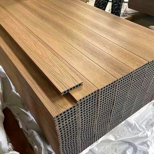 Piastrelle per Terrazza Stile Industriale, Pavimentazione Composita per Giardino, Bagno, Cucina, Effetto Legno Teak Plastico a Incastro 3D - Product Image 4