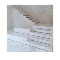 Dalle de marbre blanc pur Volakas Carreaux de sol et de marches d'escalier incurvées en pierre naturelle au design moderne pour les applications hôtelières