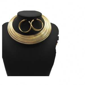 Ensemble de collier de mariée nigérian captivant : collier luxueux en alliage 4 pièces avec un design multi-brins complexe pour une élégance radieuse - Product Image 5