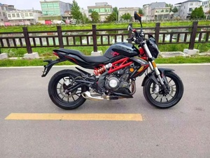 Motocicleta Urbana <span class=keywords><strong>Naked</strong></span> <span class=keywords><strong>Benelli</strong></span> 302S Negra y Roja con Motor Bicilíndrico en Paralelo, Chasis Trellis, Amortiguador Trasero Ajustable, Doble Disco ABS, Deportiva para Desplazamientos - Product Image 3