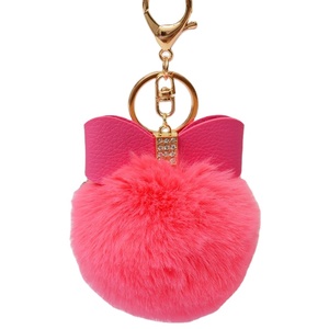 LLavero de piel esponjosa con pompón para mujer y niña, de piel sintética Pompón, lazo de diamantes de imitación, pompón de bola de <span class=keywords><strong>pelo</strong></span> con lazo, venta al por mayor - Product Image 1