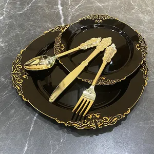 Juego de platos de cena de boda Juegos de vajilla de plástico negro y dorado Cargadores de platos Boda con tenedor