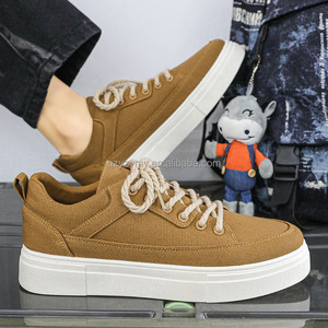 รองเท้าผ้าใบสำหรับผู้หญิงมีสไตล์สไตล์แบบซีซีรองเท้าใส่เดินน้ำหนักเบาพื้นรองเท้า TPU กันกระแทกน้ำหนักเบาผ้าตาข่ายหนังนิ่มสีขาวดำ - Product Image 3