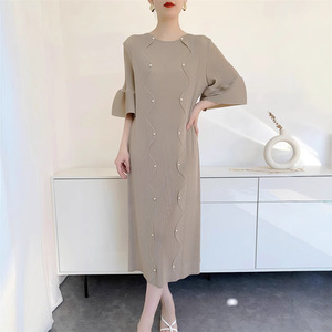Vestido de mujer plisado de alta gama con diseño inspirado en <span class=keywords><strong>Issey</strong></span> Miyake, de poliéster, cuello redondo, color liso, cintura holgada, estilo vintage, primavera 2025 - Product Image 1