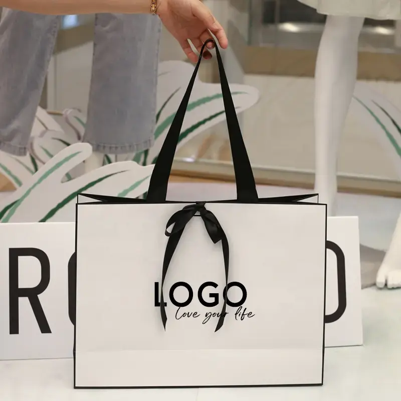 Lüks giyim perakende hediye alışveriş siyah mücevher kağıt saplı çanta toptan özel baskılı marka Logo tasarım promosyon