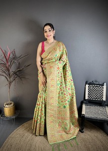 <b>Red</b> Banarasi Silk <b>Saree</b> Floral Paisley Border Traditional Wedding Party Festival Wear with Blouse - Product Image 5