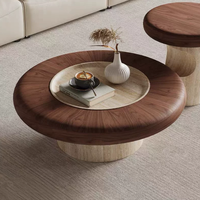 Table basse ronde en bois brun de style mid-century pour salon et salle de séjour