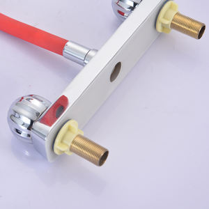 Robinet <span class=keywords><strong>mitigeur</strong></span> <span class=keywords><strong>eau</strong></span> chaude et froide 8 pouces en plastique à double poignée, à double trou, à montage sur comptoir, avec cartouche céramique, rouge, économiseur sanitaire - Product Image 4